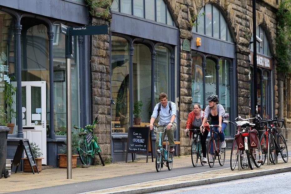 Wellington Street cycling