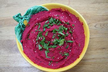 Beetroot hummus