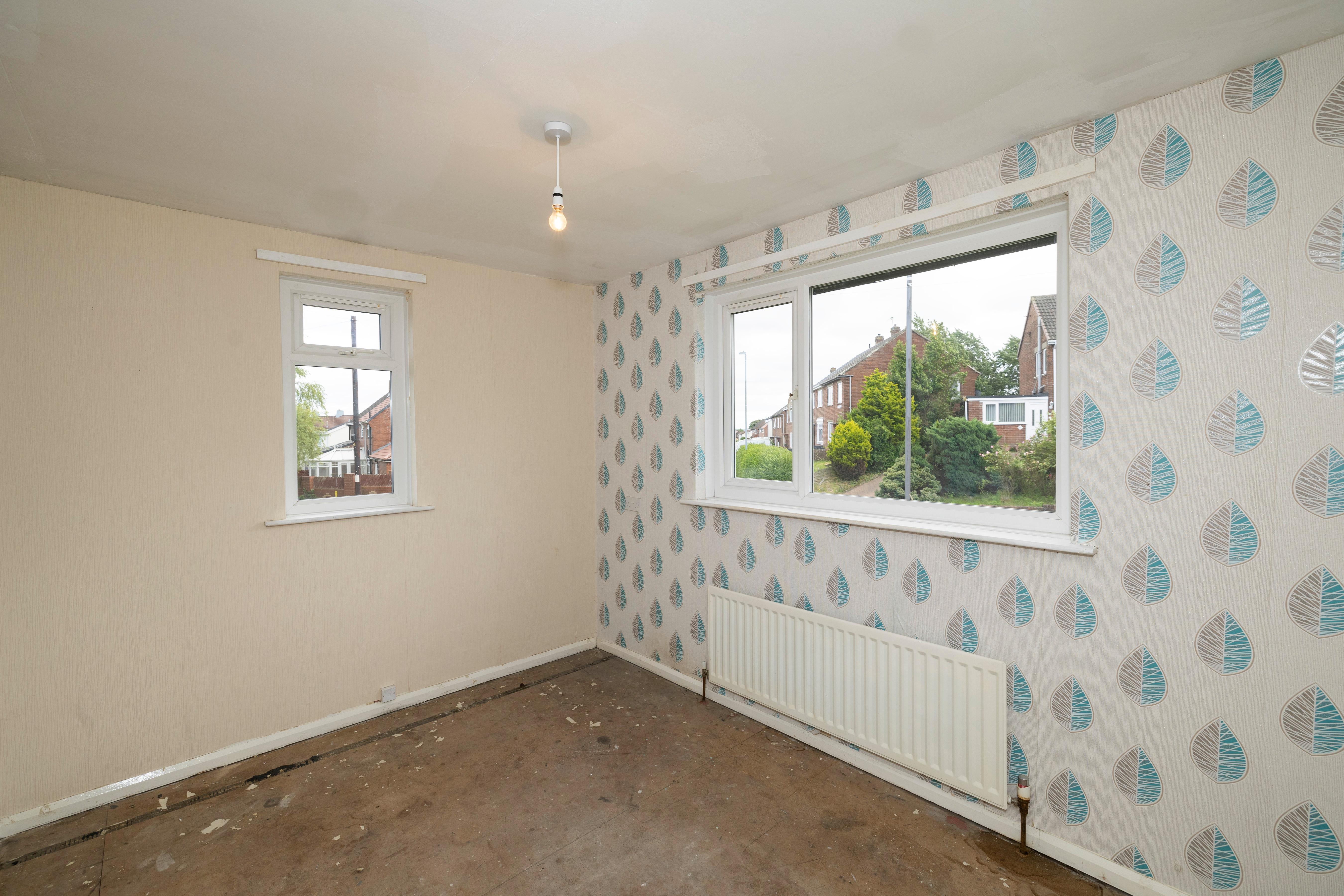 MossPool property bedroom empty