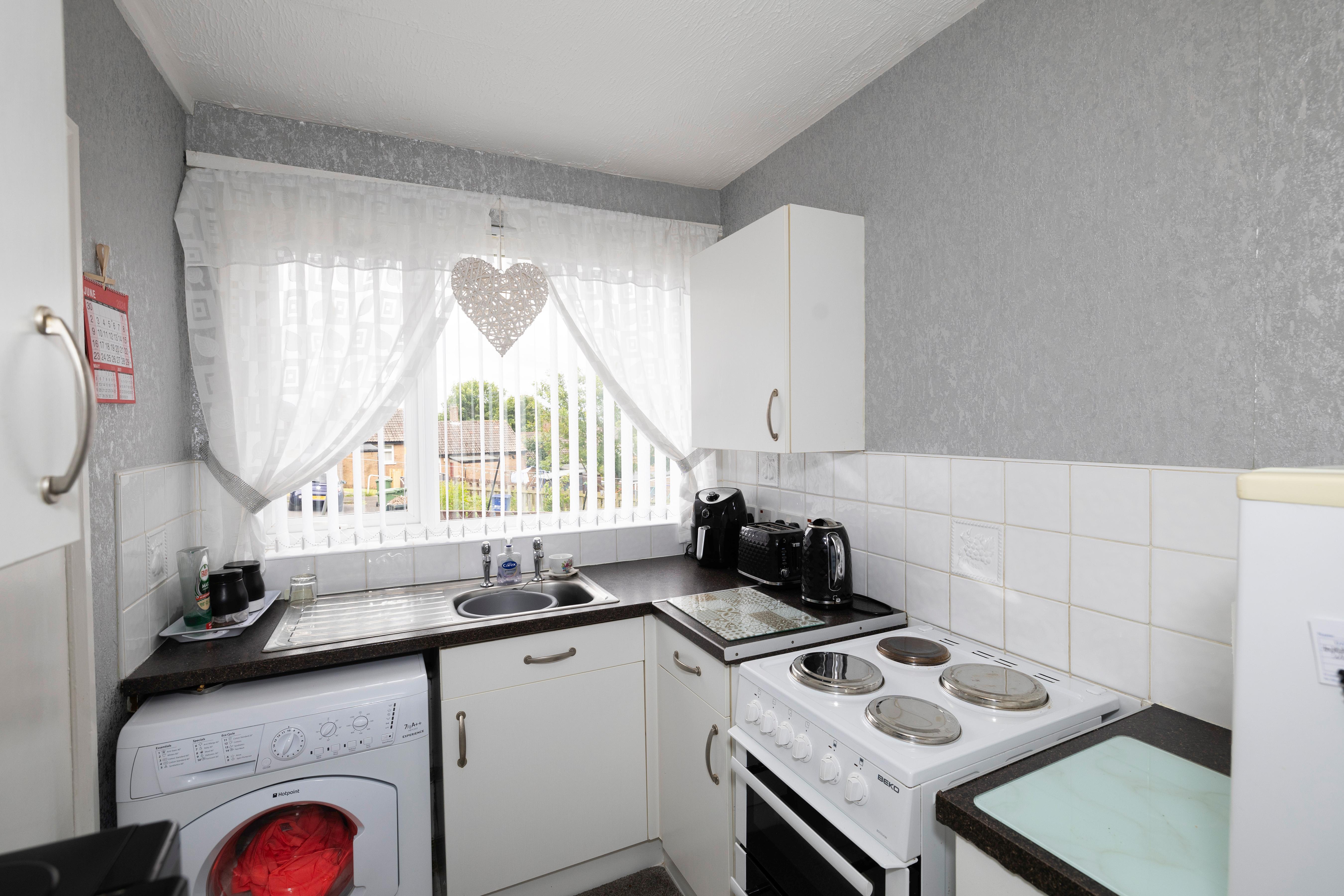 MossPool property kitchen